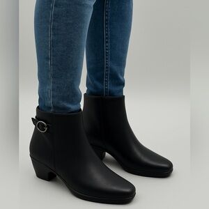 2512- Clarks Emily2 Belle Black Ankle Booties – Size 11 M – NWT with Box